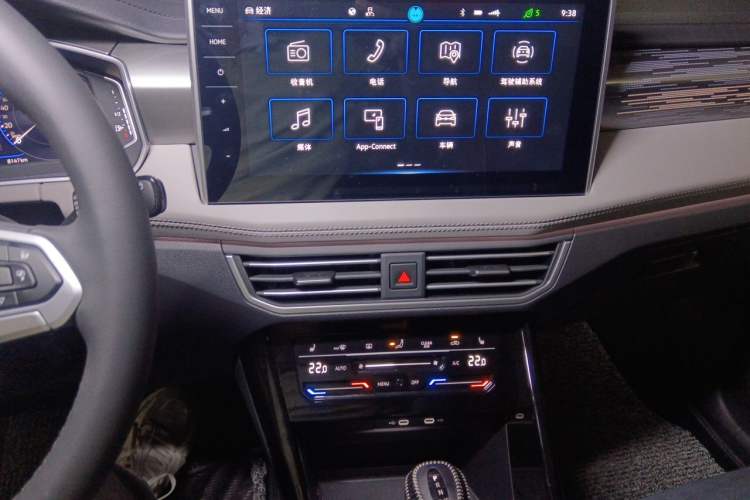 Used Volkswagen Tayron 2023 330TSI Two-Wheel-Drive R-Line High-Energy Version Audio And AC Panel