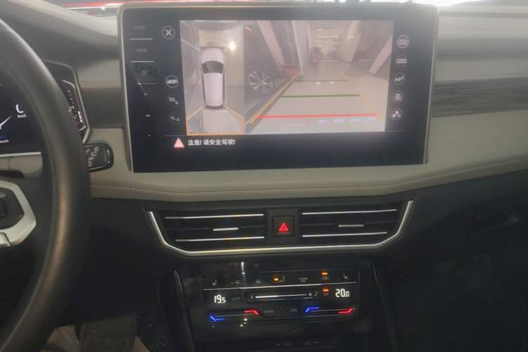 Used Volkswagen Tayron 2023 330TSI Two-Wheel-Drive R-Line High-Energy Version Audio And AC Panel
