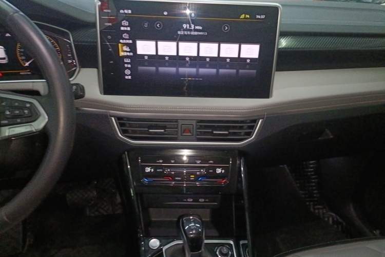 Used Volkswagen Tayron 2023 330TSI Two-Wheel-Drive Luxury Plus Advanced Version Audio And AC Panel