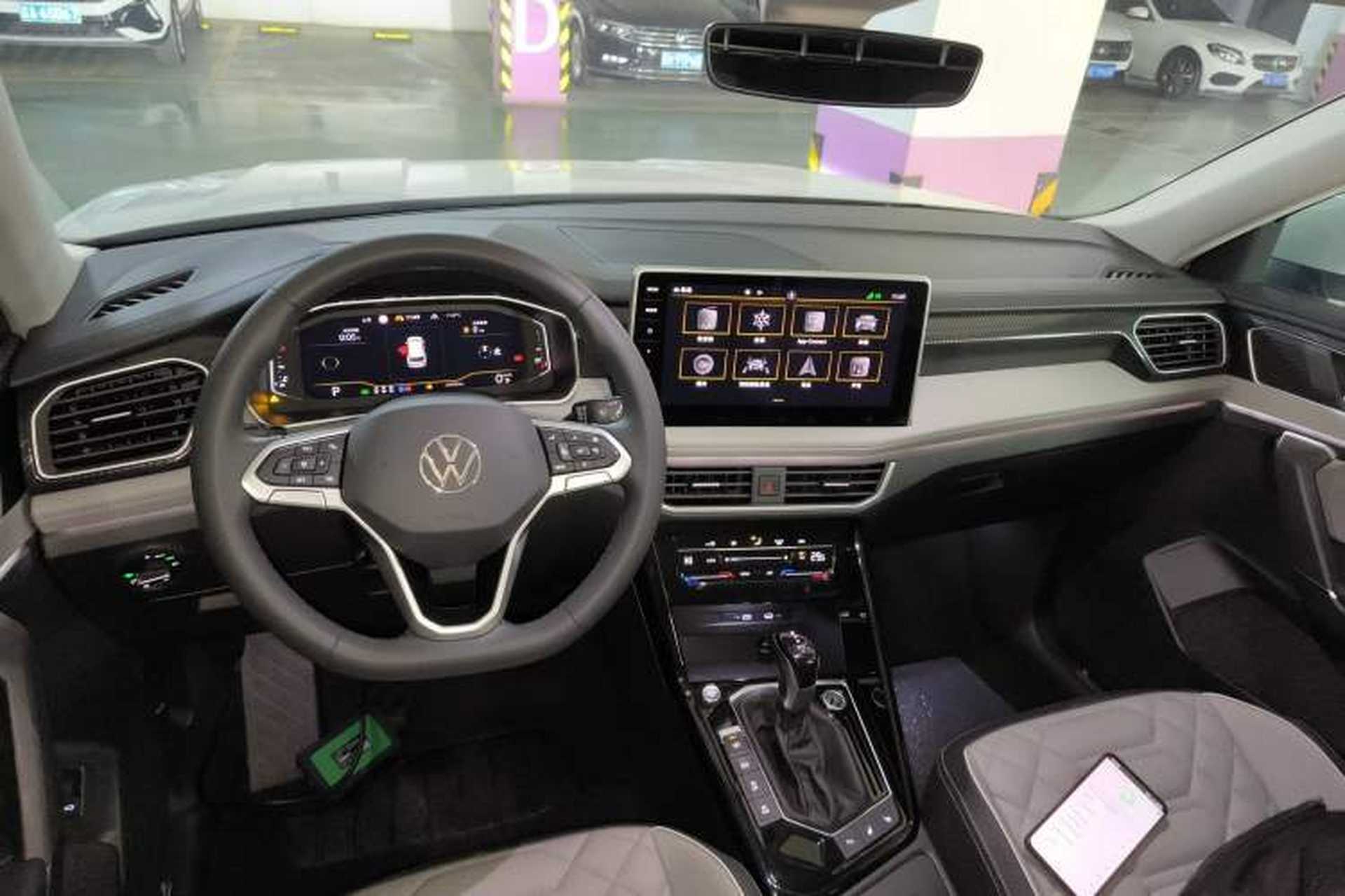 Used Volkswagen Tayron 2023 280TSI Two-Wheel-Drive Luxury Plus Advanced Version Audio And AC Panel