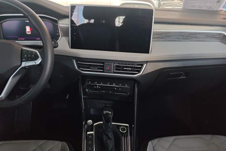 Used Volkswagen Tayron 2023 Revised Version 380TSI All-Wheel Drive R-Line High-Energy Edition Audio And AC Panel