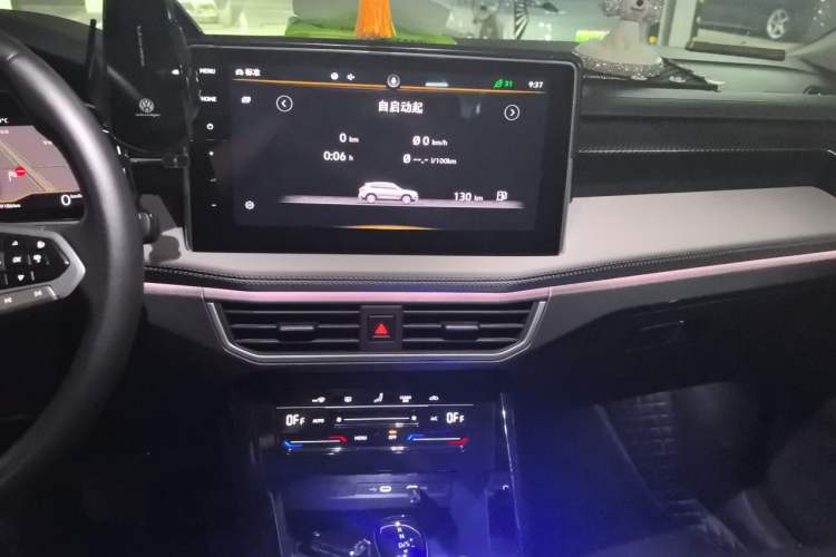 Used Volkswagen Tayron 2023 330TSI Two-Wheel-Drive Luxury Plus Advanced Version Audio And AC Panel