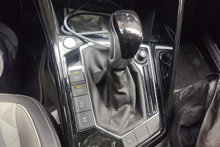 Used Volkswagen Tayron 2023 300TSI Two-Wheel-Drive Luxury Plus Advanced Edition Audio And AC Panel