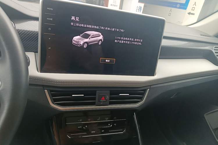 Used Volkswagen Tayron 2023 300TSI Two-Wheel-Drive Luxury Plus Advanced Edition Audio And AC Panel