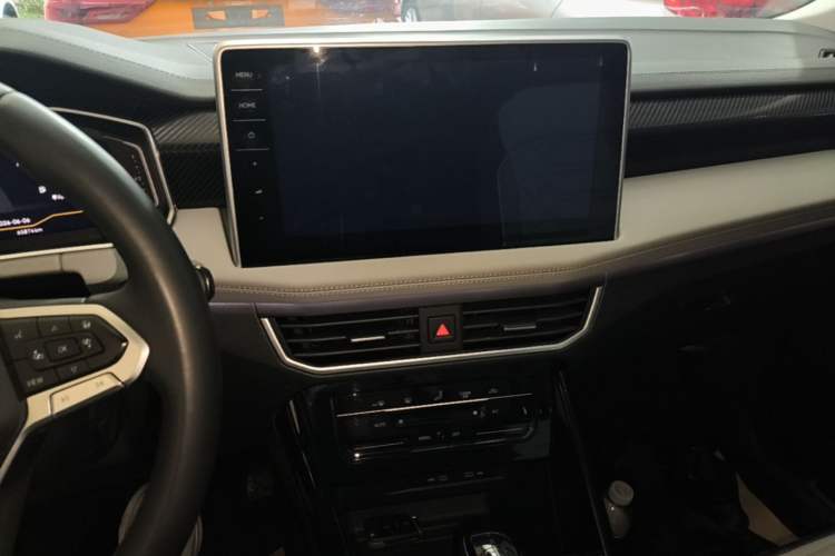 Used Volkswagen Tayron 2023 300TSI Two-Wheel-Drive Luxury Plus Advanced Edition Audio And AC Panel