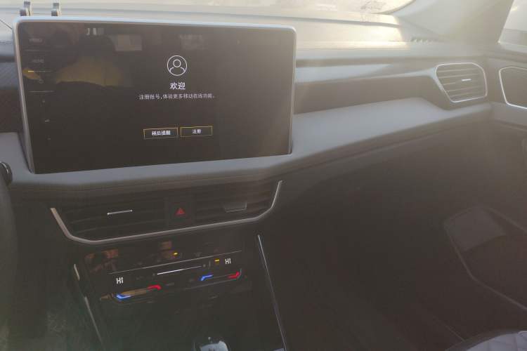 Used Volkswagen Tayron 2023 300TSI Two-Wheel-Drive Luxury Plus Advanced Edition Audio And AC Panel
