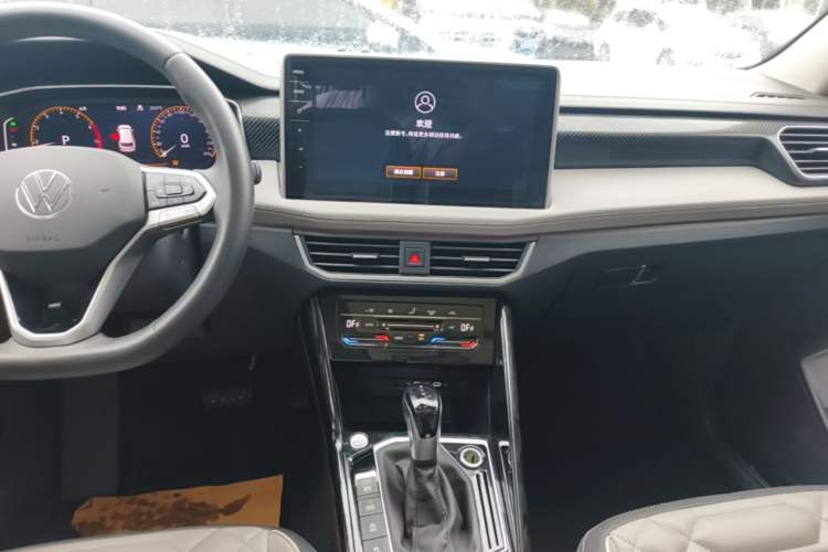 Used Volkswagen Tayron 2023 300TSI Two-Wheel-Drive Luxury Plus Advanced Edition Audio And AC Panel