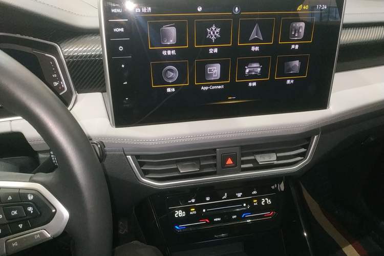 Used Volkswagen Tayron 2023 330TSI Two-Wheel-Drive Luxury Plus Advanced Version Audio And AC Panel