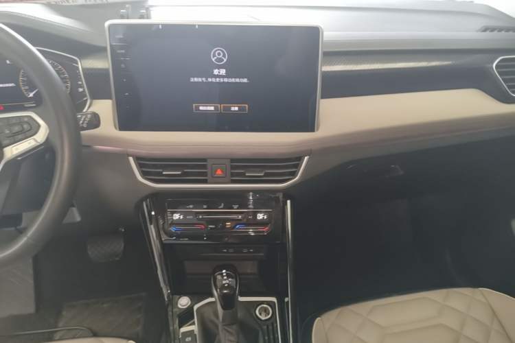 Used Volkswagen Tayron 2023 300TSI Two-Wheel-Drive Luxury Plus Advanced Edition Audio And AC Panel