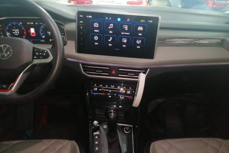 Used Volkswagen Tayron 2023 Revised Version 380TSI All-Wheel Drive R-Line High-Energy Edition Audio And AC Panel
