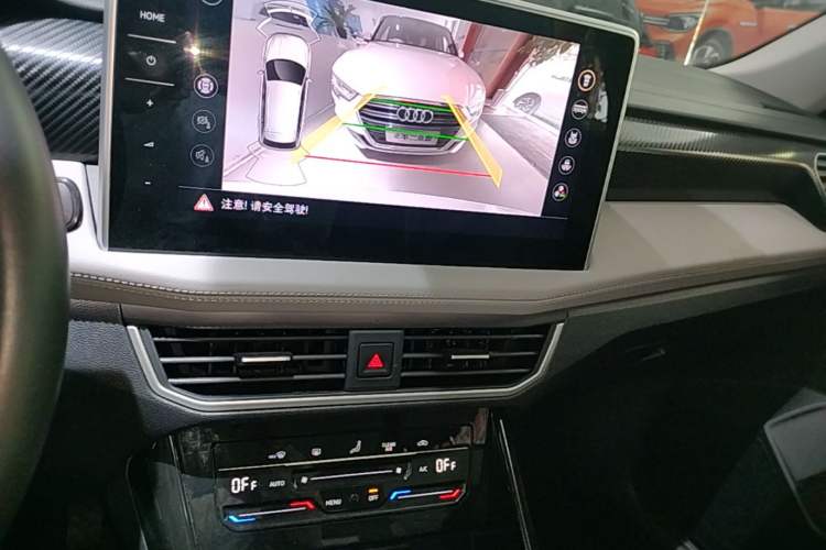 Used Volkswagen Tayron 2023 300TSI Two-Wheel-Drive Luxury Plus Advanced Edition Audio And AC Panel
