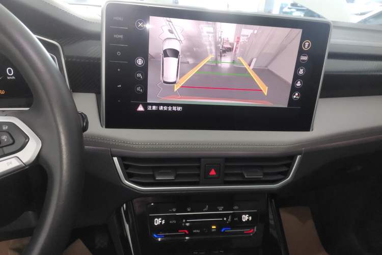 Used Volkswagen Tayron 2023 300TSI Two-Wheel-Drive Luxury Plus Advanced Edition Audio And AC Panel