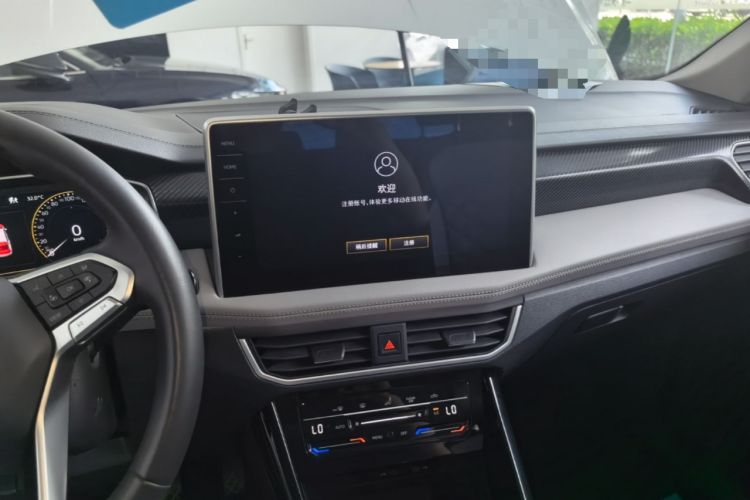 Used Volkswagen Tayron 2023 300TSI Two-Wheel-Drive Luxury Plus Advanced Edition Audio And AC Panel