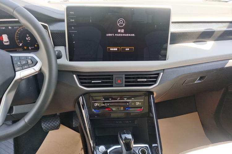 Used Volkswagen Tayron 2023 300TSI Two-Wheel-Drive Luxury Plus Advanced Edition Audio And AC Panel
