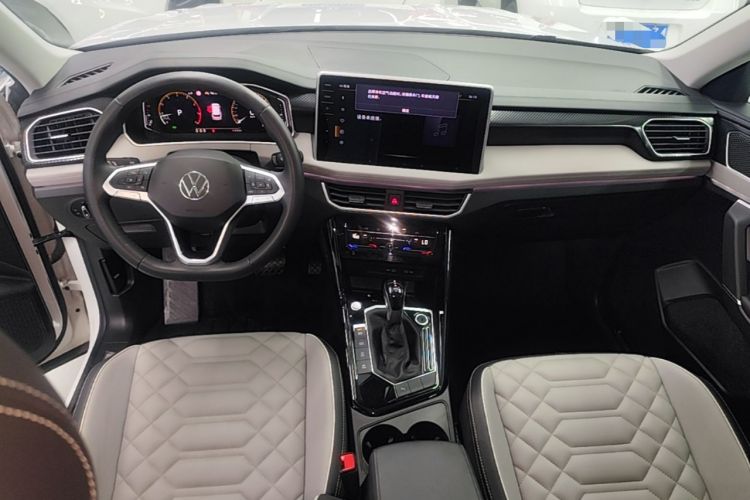 Used Volkswagen Tayron 2023 300TSI Two-Wheel-Drive Luxury Plus Advanced Edition Audio And AC Panel