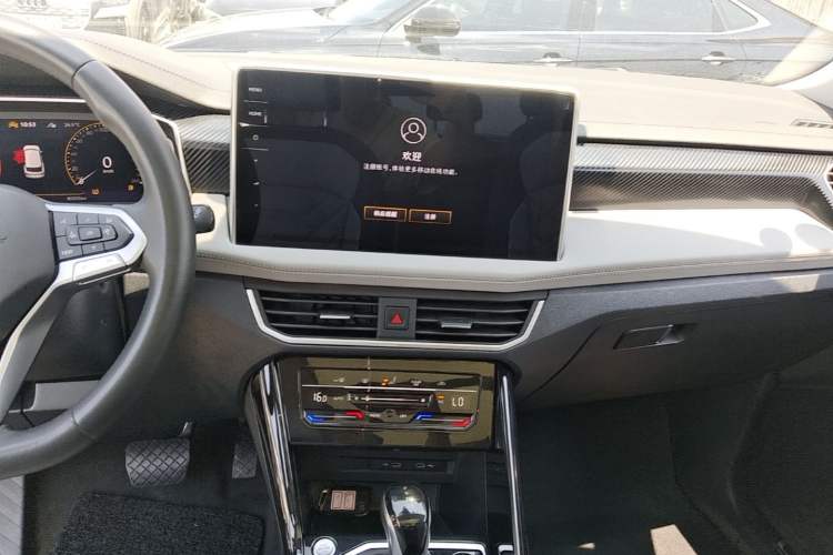 Used Volkswagen Tayron 2023 300TSI Two-Wheel-Drive Luxury Plus Advanced Edition Audio And AC Panel