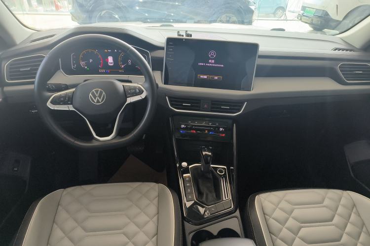 Used Volkswagen Tayron 2023 300TSI Two-Wheel-Drive Luxury Plus Advanced Edition Center Console