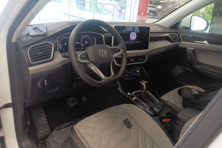 Used Volkswagen Tayron 2023 300TSI Two-Wheel-Drive Luxury Plus Advanced Edition Center Console