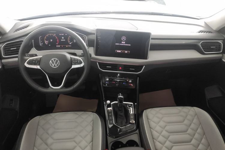 Used Volkswagen Tayron 2023 300TSI Two-Wheel-Drive Luxury Plus Advanced Edition Center Console