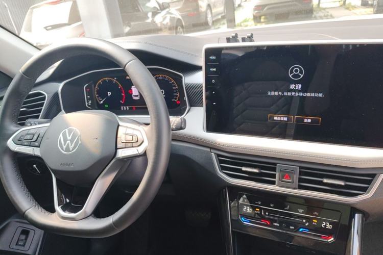 Used Volkswagen Tayron 2023 300TSI Two-Wheel-Drive Luxury Plus Advanced Edition Center Console
