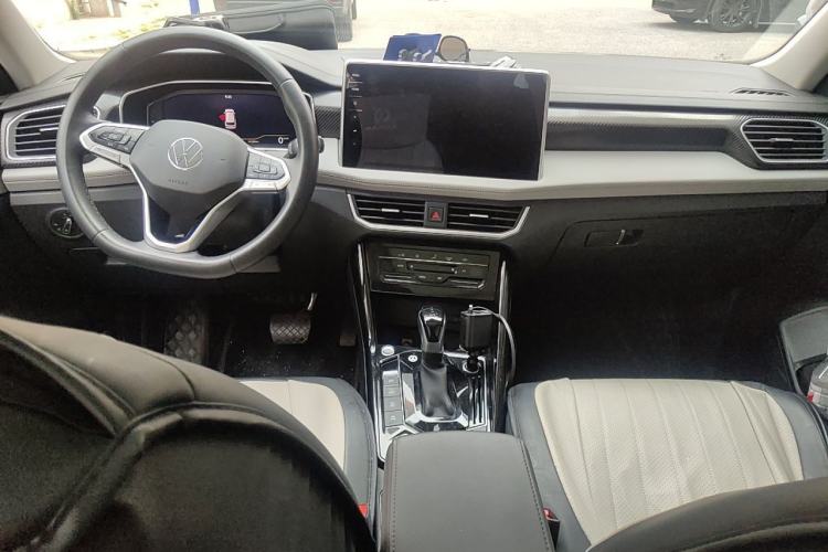 Used Volkswagen Tayron 2023 300TSI Two-Wheel-Drive Luxury Plus Advanced Edition Center Console