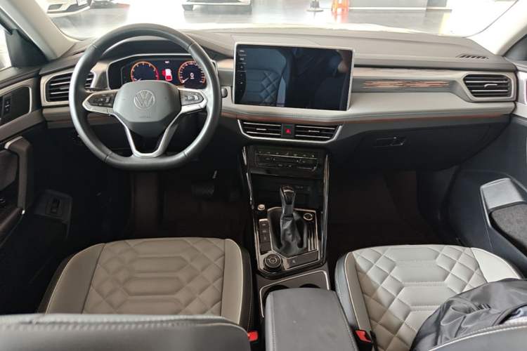 Used Volkswagen Tayron 2023 Revised Version 380TSI All-Wheel Drive R-Line High-Energy Edition Center Console
