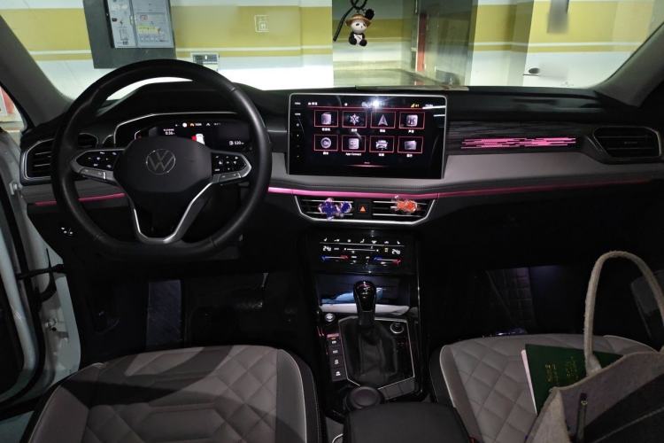 Used Volkswagen Tayron 2023 330TSI Two-Wheel-Drive R-Line High-Energy Version Center Console