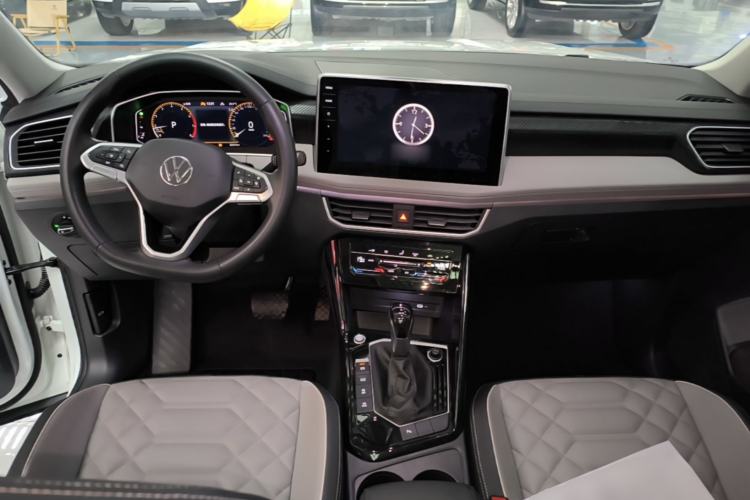 Used Volkswagen Tayron 2023 330TSI Two-Wheel-Drive Luxury Plus Advanced Version Center Console