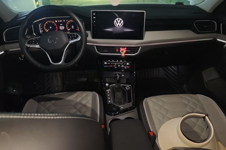 Used Volkswagen Tayron 2023 330TSI Two-Wheel-Drive Luxury Plus Advanced Version Center Console