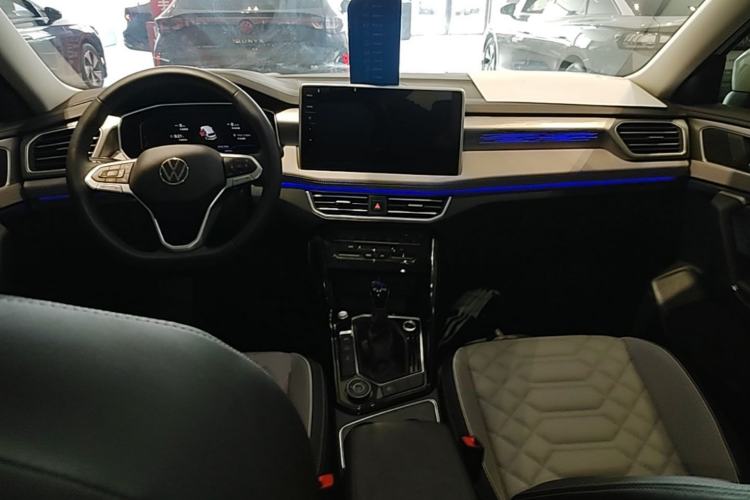 Used Volkswagen Tayron 2023 Revised Version 380TSI All-Wheel Drive R-Line High-Energy Edition Center Console