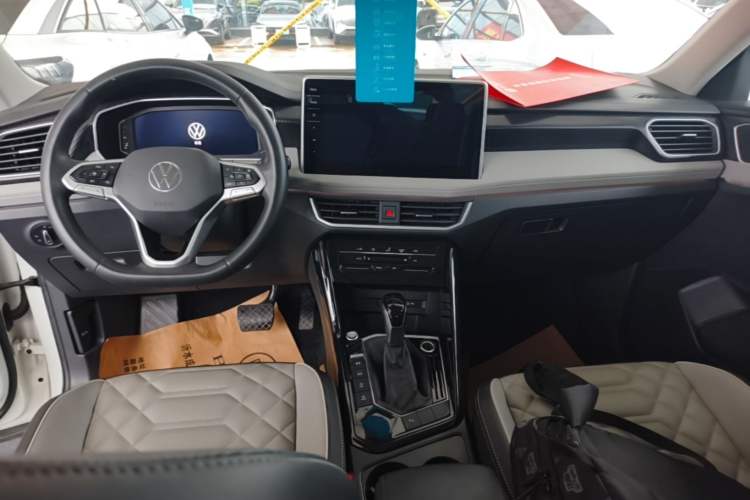 Used Volkswagen Tayron 2023 300TSI Two-Wheel-Drive Luxury Plus Advanced Edition Center Console