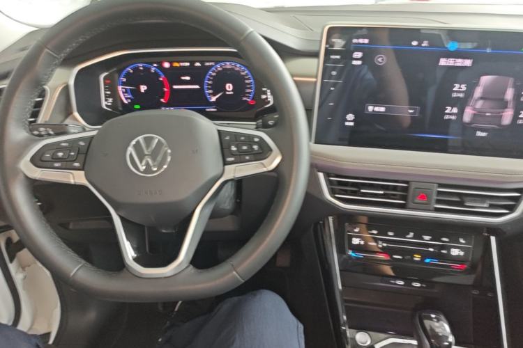 Used Volkswagen Tayron 2023 Revised Version 380TSI All-Wheel Drive R-Line High-Energy Edition Center Console