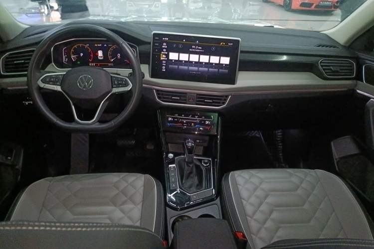 Used Volkswagen Tayron 2023 330TSI Two-Wheel-Drive Luxury Plus Advanced Version Center Console