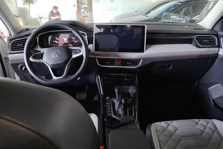 Used Volkswagen Tayron 2023 280TSI Two-Wheel-Drive Luxury Plus Advanced Version Center Console