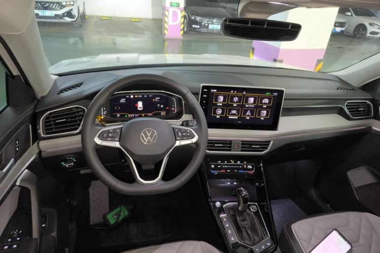 Used Volkswagen Tayron 2023 280TSI Two-Wheel-Drive Luxury Plus Advanced Version Center Console