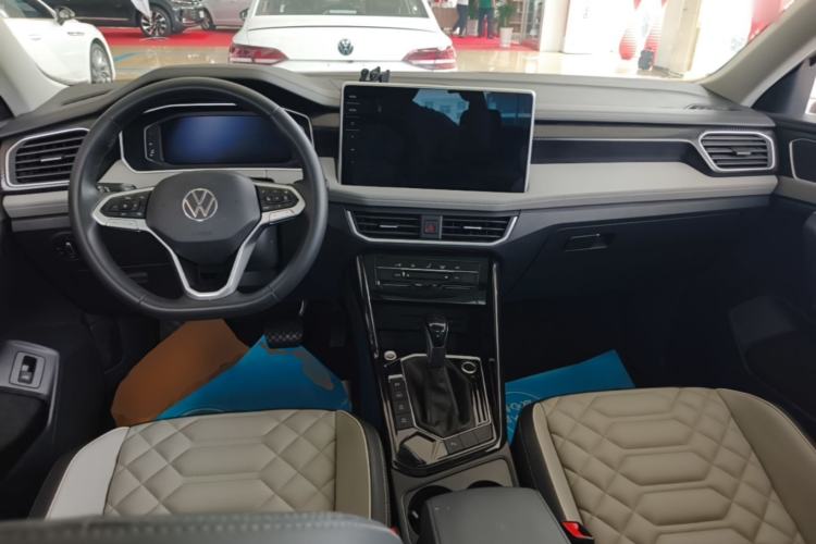 Used Volkswagen Tayron 2023 300TSI Two-Wheel-Drive Luxury Plus Advanced Edition Center Console