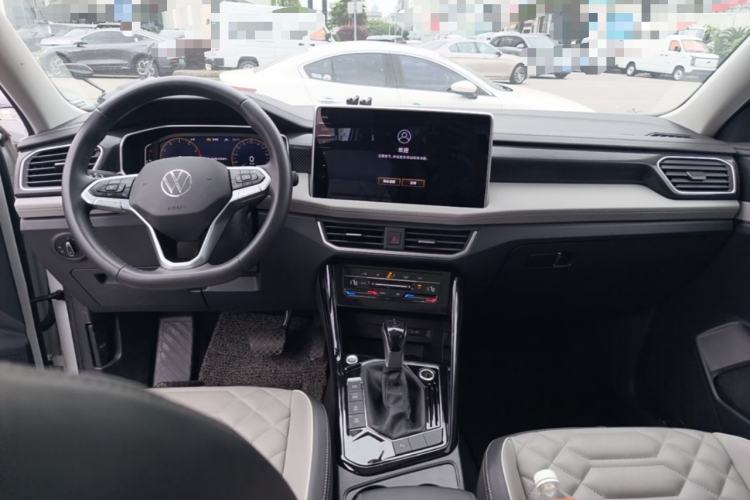 Used Volkswagen Tayron 2023 300TSI Two-Wheel-Drive Luxury Plus Advanced Edition Center Console