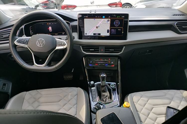 Used Volkswagen Tayron 2023 300TSI Two-Wheel-Drive Luxury Plus Advanced Edition Center Console