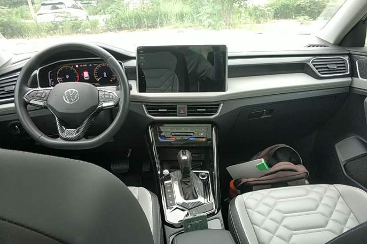 Used Volkswagen Tayron 2023 280TSI Two-Wheel-Drive Luxury Plus Advanced Version Center Console