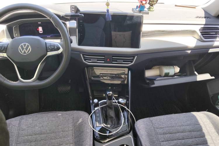 Used Volkswagen Tayron 2023 330TSI Two-Wheel-Drive R-Line High-Energy Version Center Console