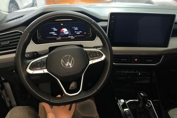 Used Volkswagen Tayron 2023 300TSI Two-Wheel-Drive Luxury Plus Advanced Edition Center Console