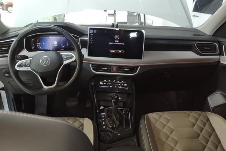 Used Volkswagen Tayron 2023 330TSI Two-Wheel-Drive Luxury Plus Advanced Version Center Console