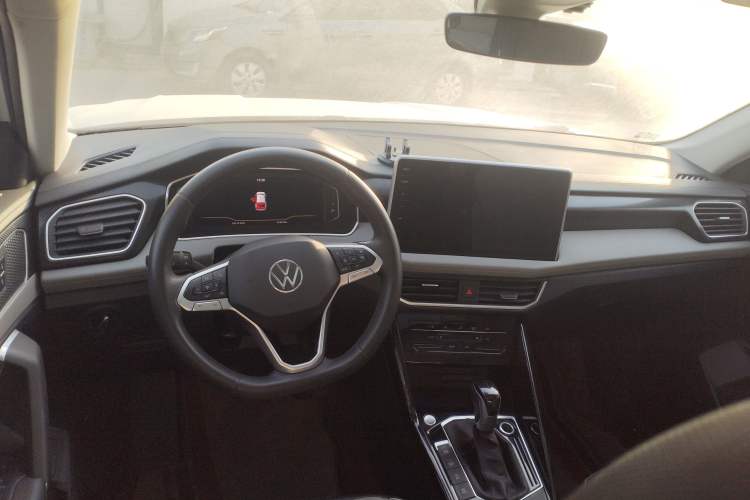 Used Volkswagen Tayron 2023 300TSI Two-Wheel-Drive Luxury Plus Advanced Edition Center Console