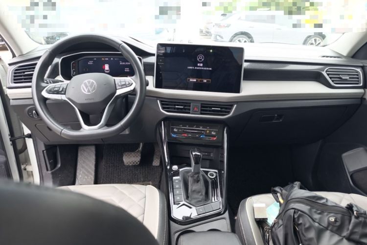 Used Volkswagen Tayron 2023 300TSI Two-Wheel-Drive Luxury Plus Advanced Edition Center Console