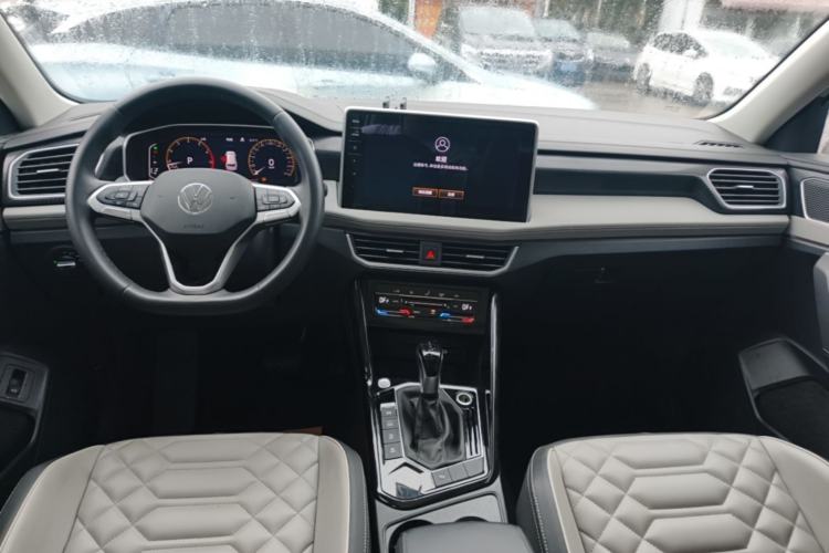 Used Volkswagen Tayron 2023 300TSI Two-Wheel-Drive Luxury Plus Advanced Edition Center Console