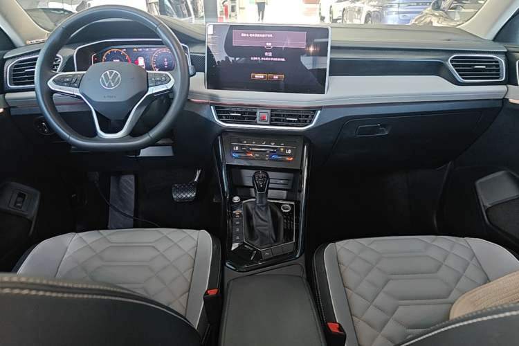 Used Volkswagen Tayron 2023 330TSI Two-Wheel-Drive Luxury Plus Advanced Version Center Console