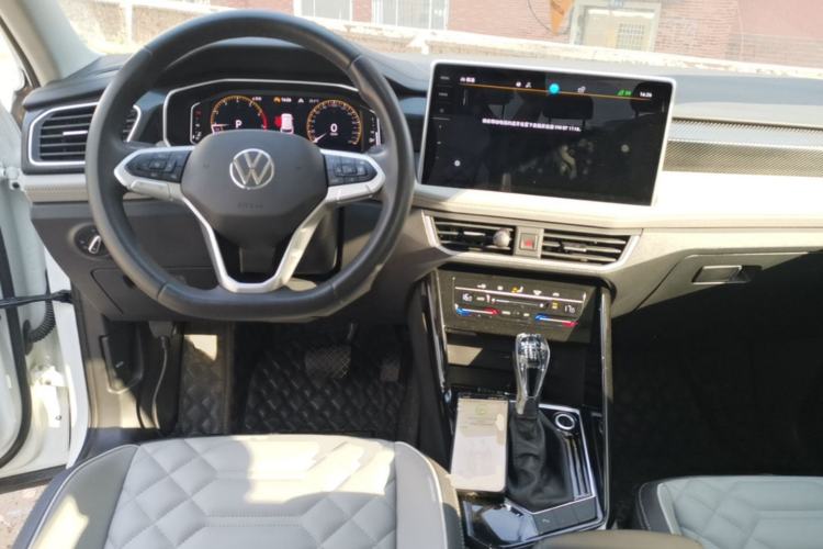 Used Volkswagen Tayron 2023 300TSI Two-Wheel-Drive Luxury Plus Advanced Edition Center Console