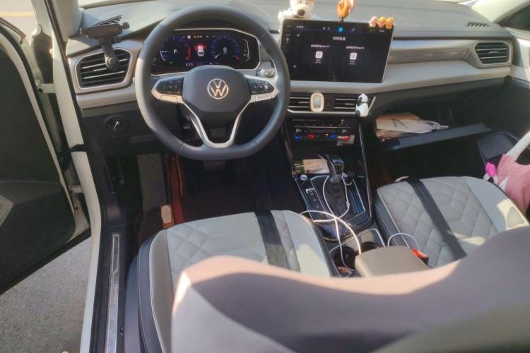 Used Volkswagen Tayron 2023 330TSI Two-Wheel-Drive R-Line High-Energy Version Center Console