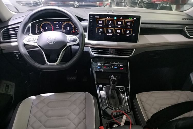 Used Volkswagen Tayron 2023 300TSI Two-Wheel-Drive Luxury Plus Advanced Edition Center Console