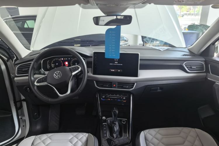Used Volkswagen Tayron 2023 300TSI Two-Wheel-Drive Luxury Plus Advanced Edition Center Console